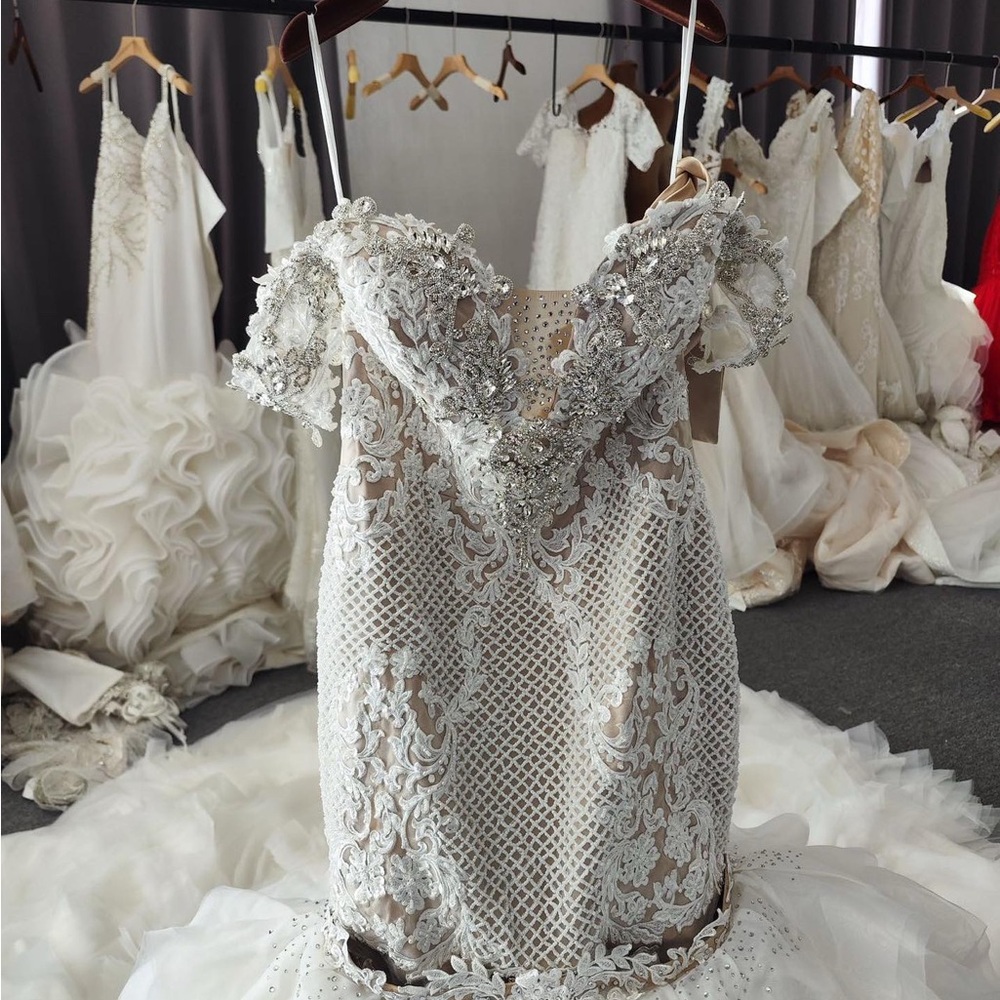 Elegant White Lace Wedding Dress